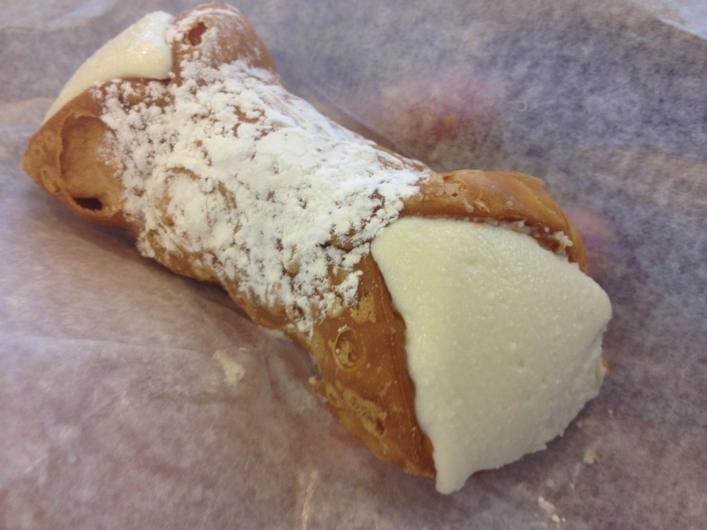 Cannoli at MIKE'S PASTRY