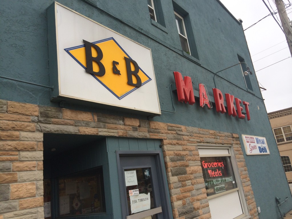 B&B Meat & Deli, 2001 SE 6th Street (at Hartford Avenue), Des Moines, Iowa